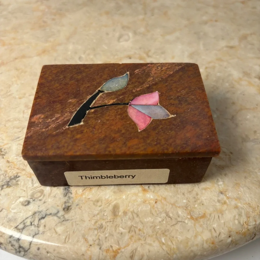 The Upper Peninsula Candle Co‎ Thimbleberry Candle Small Red Stone Inlay Box